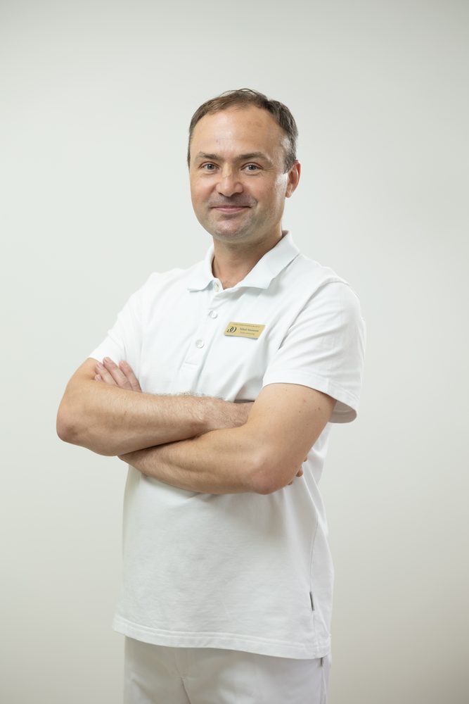 Dr Mihai Munteanu, specialist stomatologie estetică și protetică la clinica Dr Olga