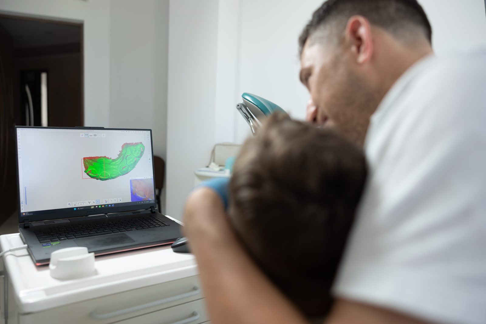 Echipament de diagnosticare stomatologică digitală la clinica Dr Olga